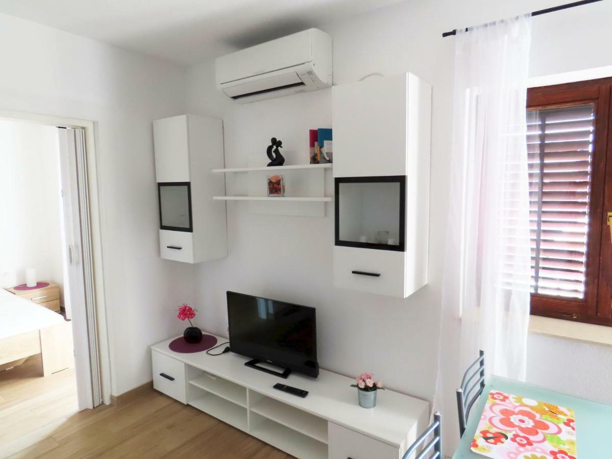 Apartments Kamelija Малинска Екстериор снимка